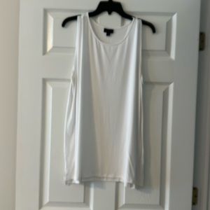 White sleeveless tunic